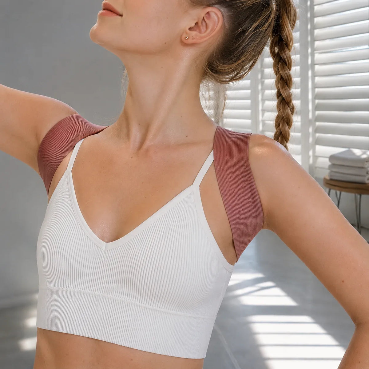 Soutien dorsal ajustable pour une meilleure posture, qui soulage les épaules et aide à redresser le dos.