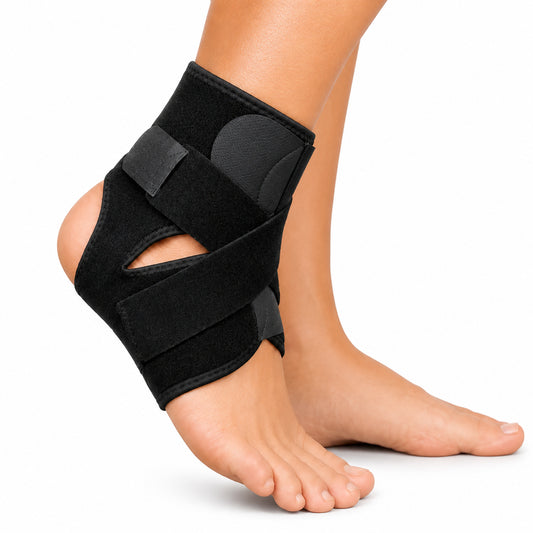 Chevillère réglable avec sangles de compression croisées offrant stabilité, soutien et soulagement en cas de cheville instable ou douloureuse.