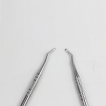 Détail des pointes courbées en acier inoxydable pour la précision des soins des ongles