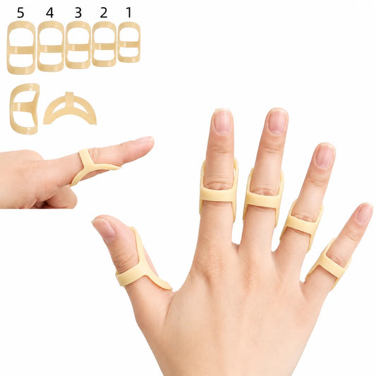 Main avec attelles de doigt souples de différentes tailles offrant soutien et stabilisation des doigts en cas de blessure, de surmenage ou de troubles articulaires.