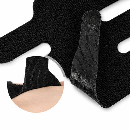 Gros plan sur une bande pour doigt noire avec face intérieure texturée pour une meilleure adhérence à la peau.