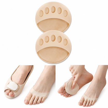 Coussinets pour l'avant-pied avec cinq ouvertures pour les orteils qui soulagent l'avant-pied, présentés seuls et utilisés dans différentes chaussures.