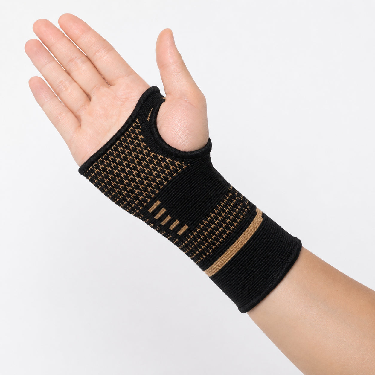 Attelle de poignet de compression noire avec soutien du pouce pour la stabilité et le soutien.