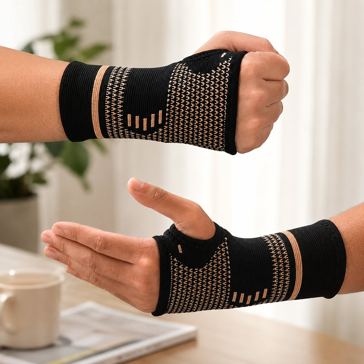 Attelle de poignet de compression avec soutien du pouce utilisée sur les deux mains.