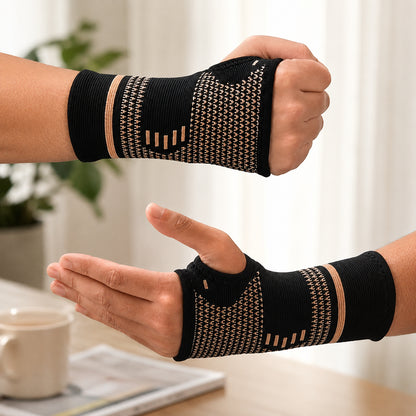 Attelle de poignet de compression avec soutien du pouce utilisée sur les deux mains.