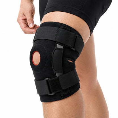 Genouillère réglable avec rotule ouverte, soutien latéral et sangles stabilisatrices.