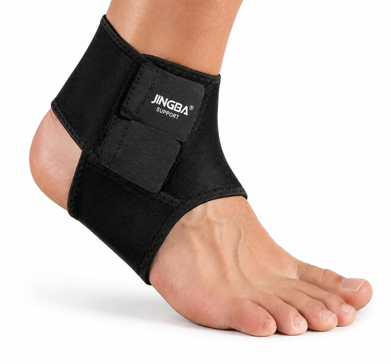 Chevillère réglable avec design de compression et bande velcro offrant stabilité, soutien et soulagement en cas de cheville instable ou douloureuse.