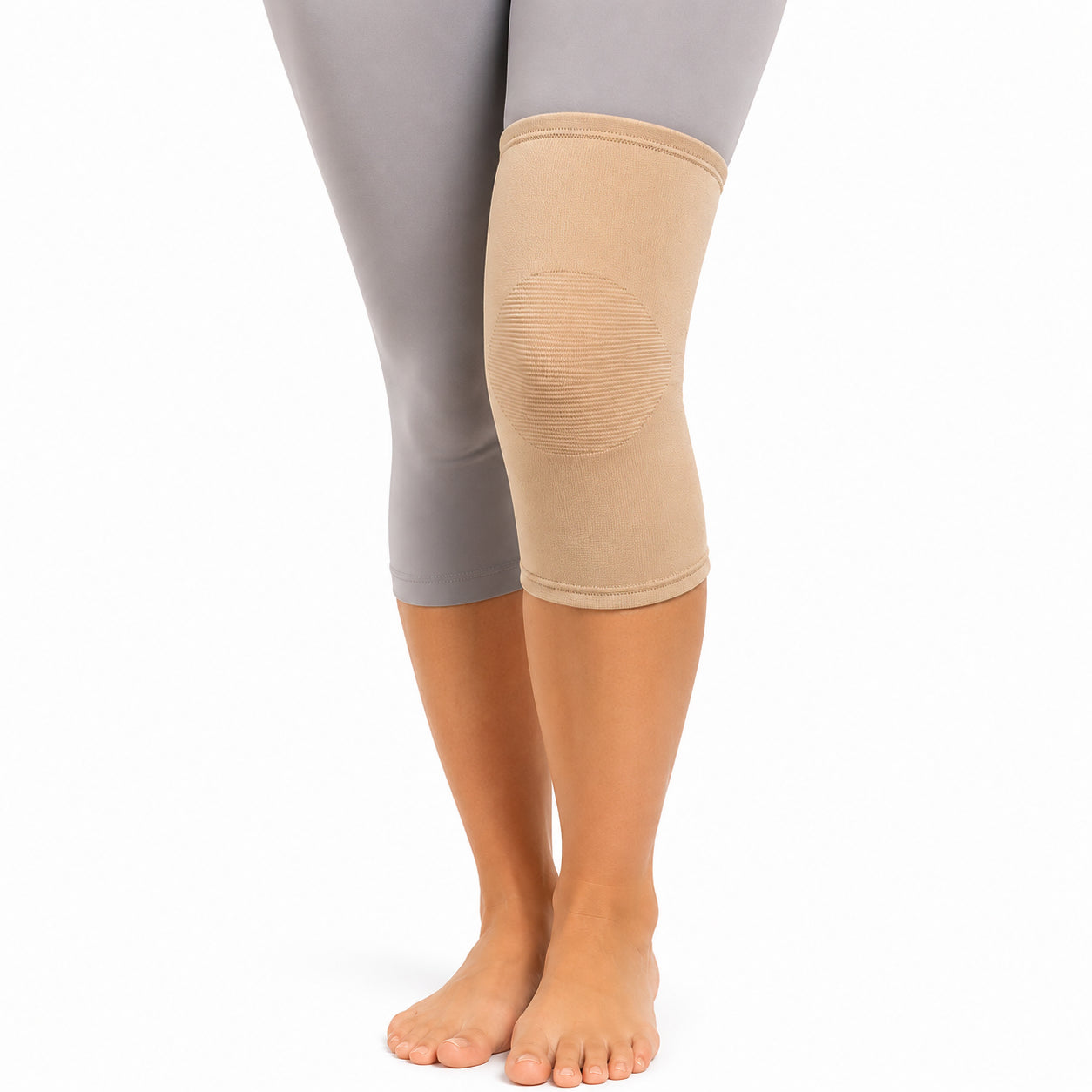Genouillère élastique avec compression légère et soutien rembourré au-dessus de la rotule.