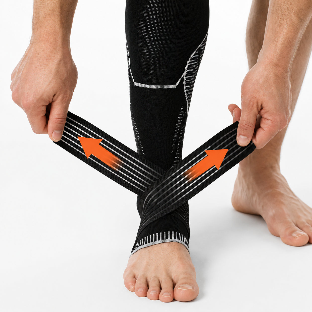 Chaussettes de compression pour mollets avec bandes de stabilisation croisées offrant un soutien supplémentaire autour de la cheville.