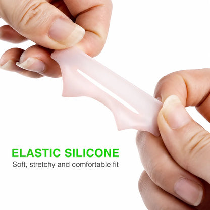 Mjukt och elastiskt silikonskydd för stortå som visar materialets flexibilitet och följsamma passform.