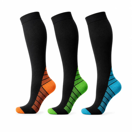 Trois paires de chaussettes de compression de sport noires avec détails colorés