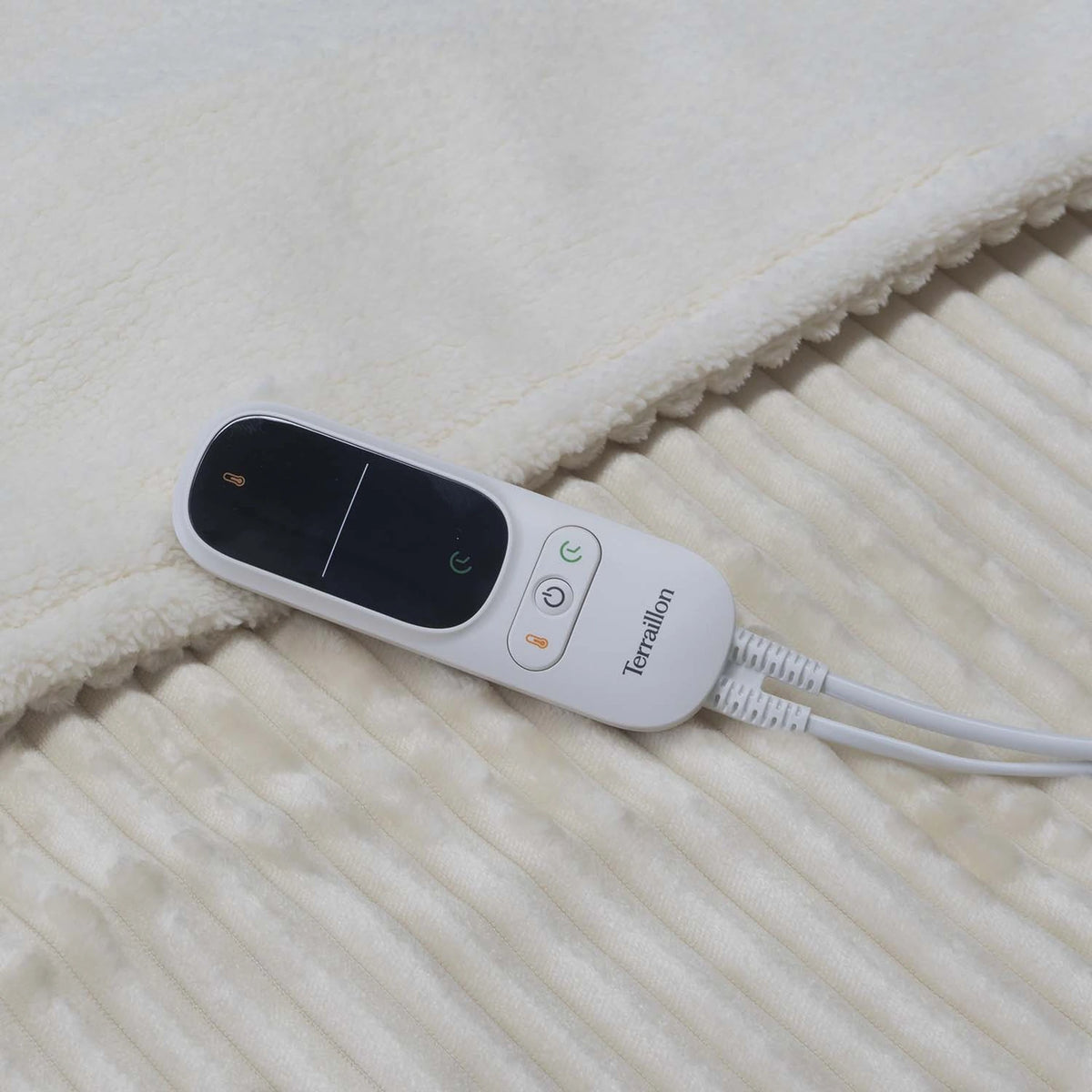 Närbild på Terraillon Koomys digitala fjärrkontroll med knappar för temperatur, på/av och timer